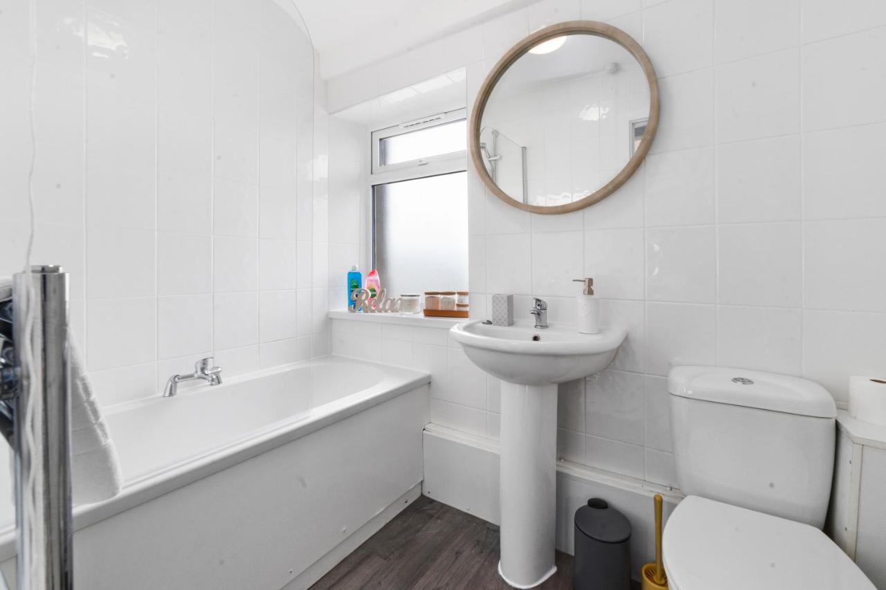 Village Cwtch Whitchurch 2 Bedroom Apartment Cardiff Extérieur photo