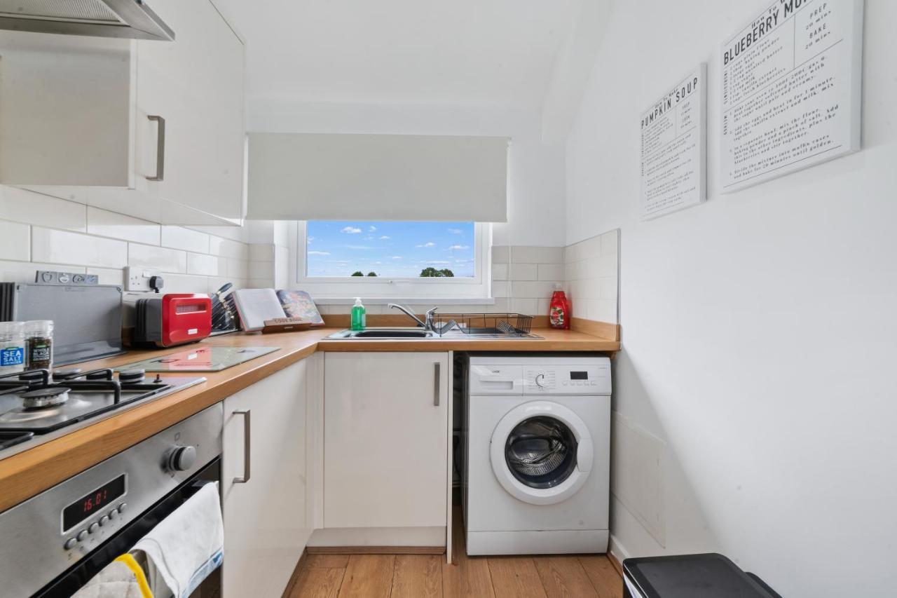 Village Cwtch Whitchurch 2 Bedroom Apartment Cardiff Extérieur photo